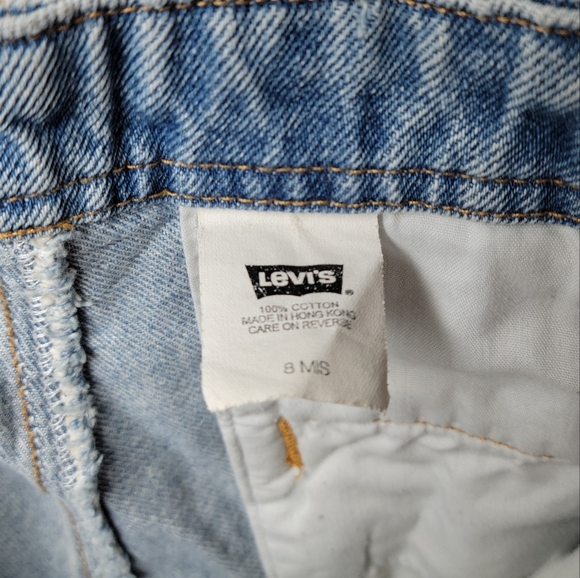 Vintage Levi's 2002 Adjustable Denim Shorts | 100% Cotton | Y2K Levi's | 8 - Picture 4 of 10